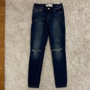 Mid rise distressed blue jeans garage🤎